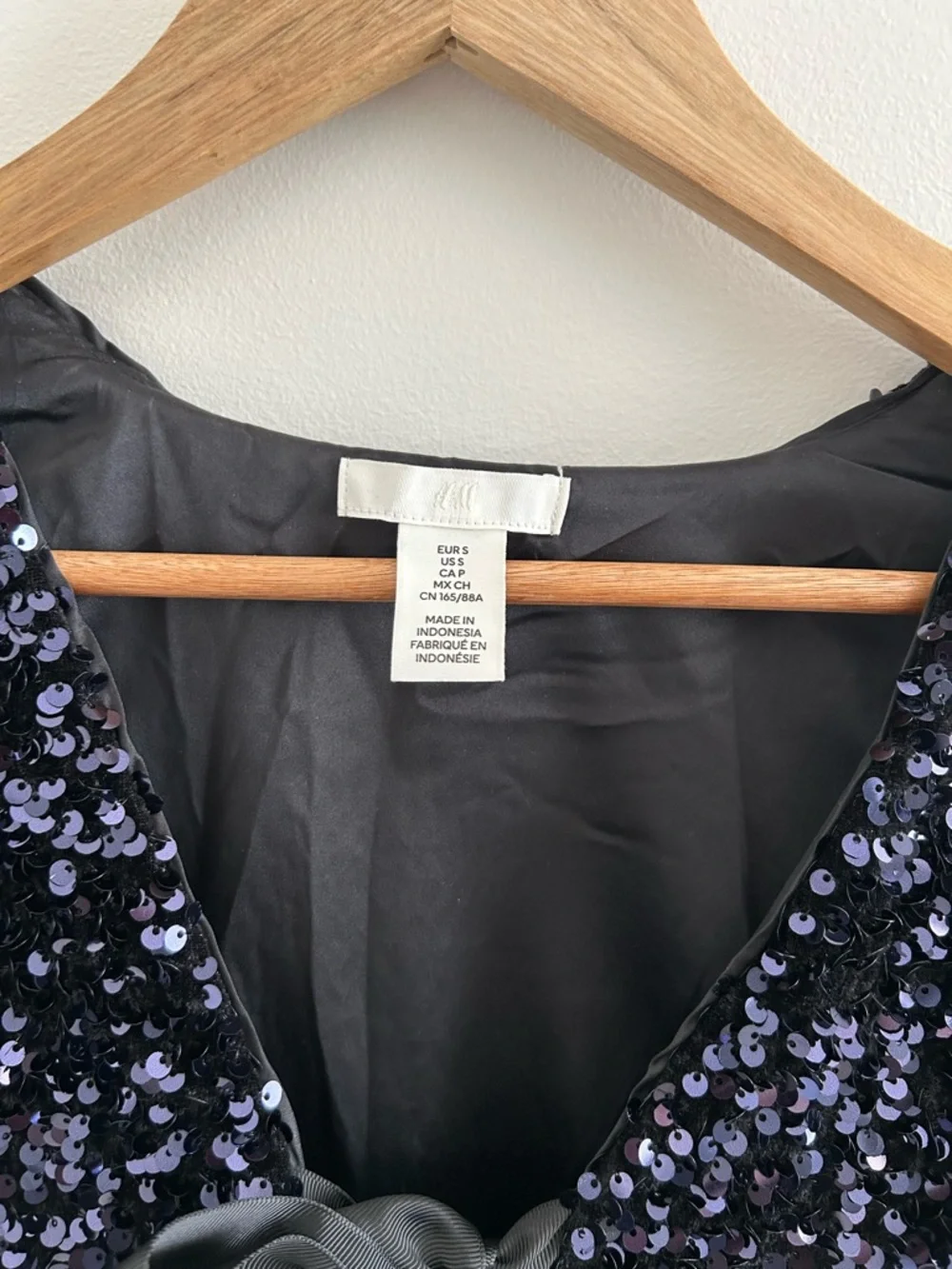 H&M sequined blouse cropped with bow detail in navy blue | size small - Picture 3 of 6